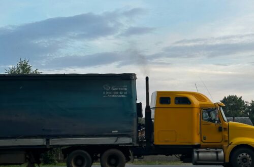 Mastering Regional Dry Van Truck Driving Jobs: Insider Tips by HMDTrucking